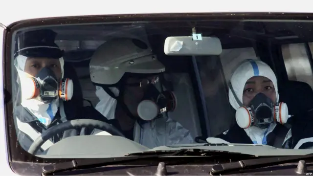 Полиция в Фукусиме патрулирует окрестности в защитной одежде