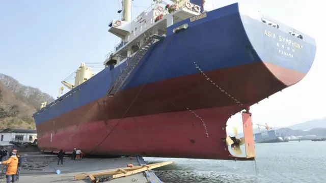 جاپانی حکومت نے فوکوشیما ری ایکٹر سے تابکاری کے اخراج کو تشویشناک قرار نہیں دیا ہے۔ تاہم ری ایکٹر چلانے والی کمپنی ٹوکیو الیکٹرک پاور کا کہنا ہے کہ پلانٹ کے ارد گرد تابکاری کا اخراج قابلِ قبول حد سے زیادہ ہو گیا ہے۔