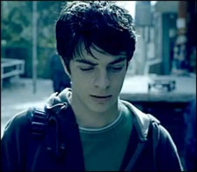 داستان فصل باران موسمی درباره نوجوانی به نام سیناست که پدر و مادرش در آستانه جدایی اند