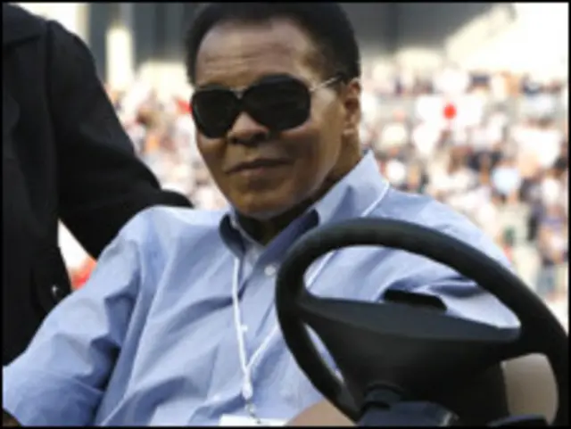 محمد علی کلی خطاب به رهبر ایران: لطفا شفقتی که می دانم در قلبتان وجود دارد را به دنیا نشان بدهید