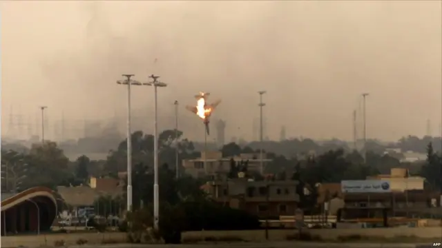 Pesawat jatuh di daerah kantong pemberontak 