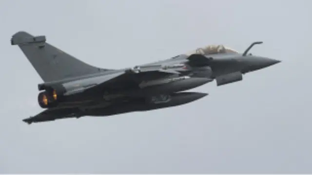 Pesawat tempur Prancis terbang ke Libia 