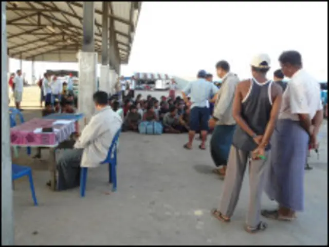 ဒုက္ခသည်တွေကို ကော့သောင်းမြို့ အထက် တန်း ကျောင်းတခုမှာ စောင့်ရှောက်ထား