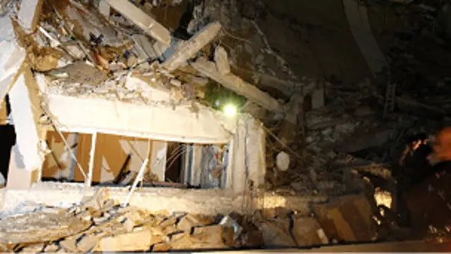 Bangunan hancur di Tripoli