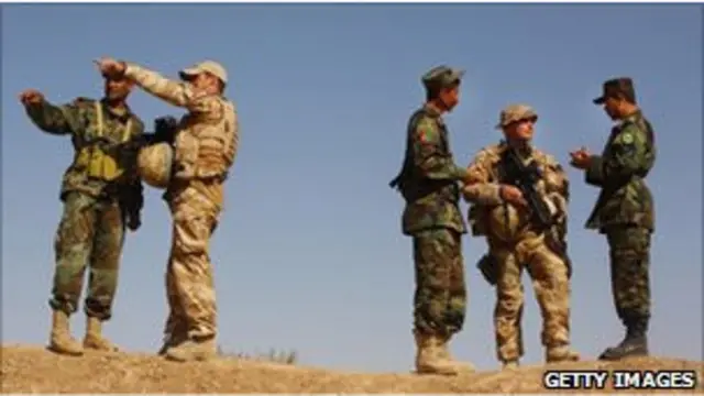 Афганские и иностраные солдаты