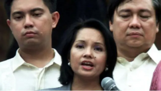 Bà là tổng thống nữ thứ hai của Philippines sau bà Corazon Aquino