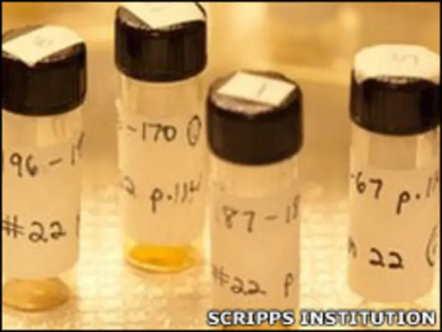 لوله های آزمایشگاهی استنلی میلر - عکس از موسسه اسکرپیس