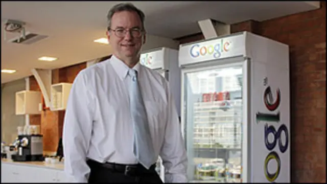 اریک اشمیت شب انتخابات ریاستجمهوری آمریکا شخصا در کنار آقای اوباما بوده است