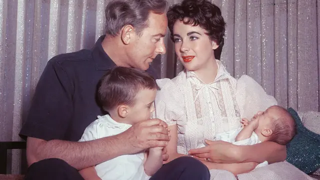 Cuộc hôn nhân của bà với Hilton không kéo dài. Vào năm 1952, Taylor kết hôn với diễn viên Michael Wilding, người lớn hơn bà tới 19 tuổi. Bà có hai con với ông, là Michael và Christopher.