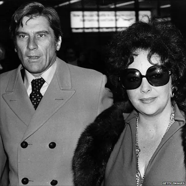Liz Taylor kết hôn lần nữa vào tháng 12/1976, lần này là với lãnh đạo hải quân Mỹ, John Warner, người sau đó trở thành Thượng Nghị sĩ đảng Cộng hòa. Cuộc hôn nhân kéo dài tới năm 1982.