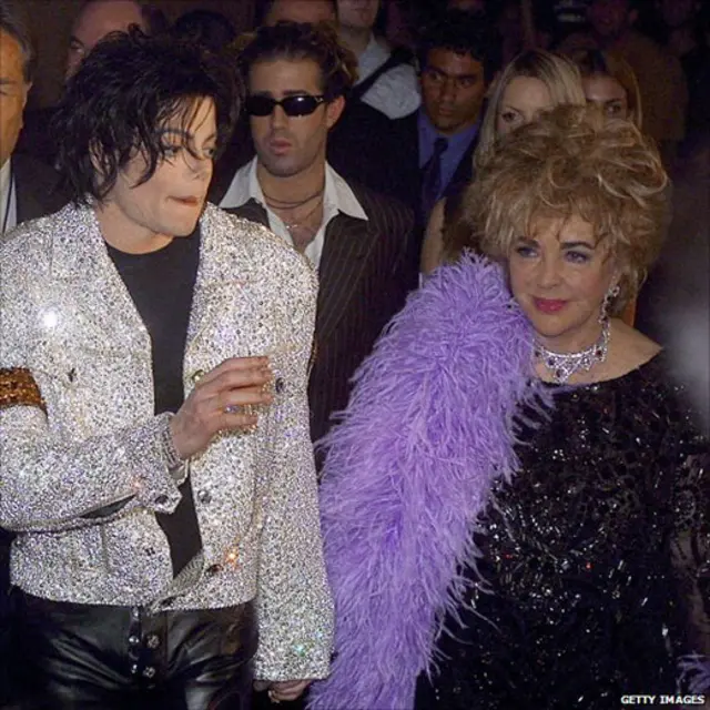 Trong những năm sau này, tình bạn gần gũi giữa Liz Taylor với cố siêu sao nhạc pop Michael Jackson được coi là một khía cạnh nữa trong đời sống nhiều màu sắc của bà. 