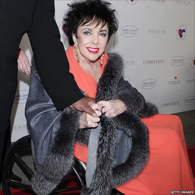 Năm 2007, sự nghiệp điện ảnh của Taylor đã dừng hẳn nhưng bà vẫn có một buổi biểu diễn trong vở kịch ‘Love Letters’ của AR Gurney cho quỹ từ thiện vì bệnh Aids.