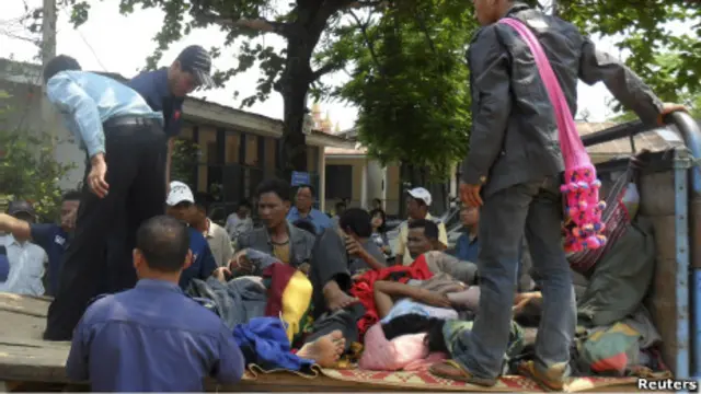 Korban gempa di Burma