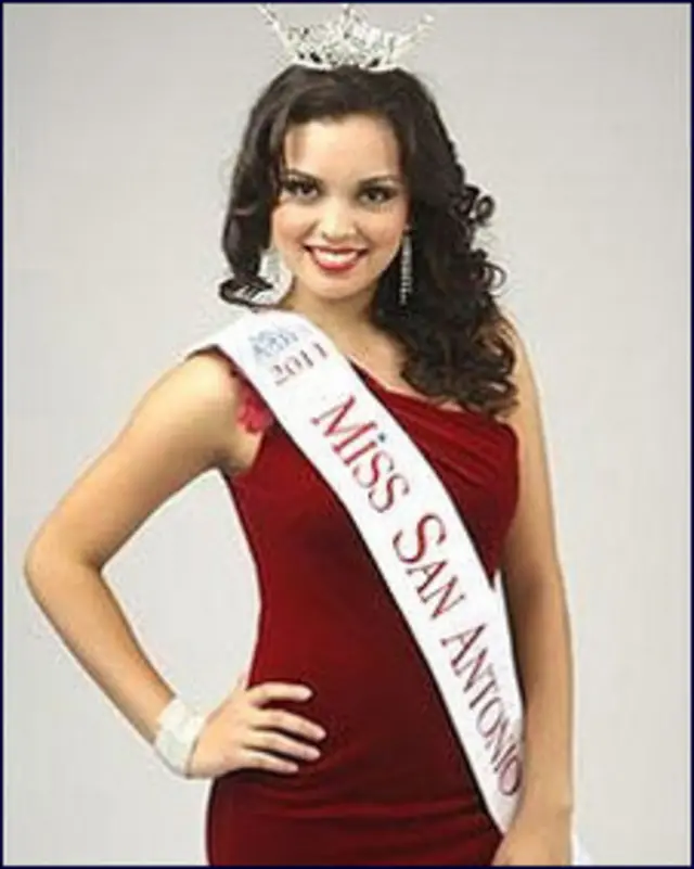 Cô Ramirez nói cô bị yêu cầu phải bỏ món ăn tacos trong một buổi chụp hình.