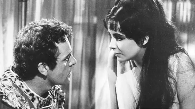 د هغې مشهوري هنري فیلم (کیلوپاترا) فیلم دی .