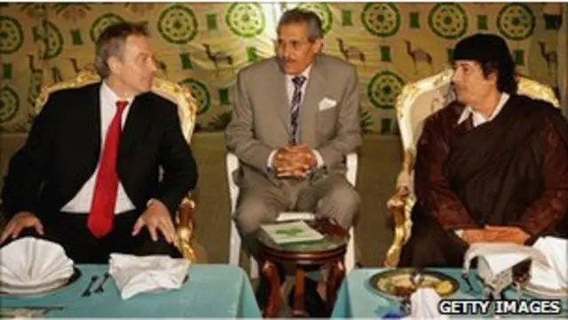 Tony Blair mengunjungi Gaddafi di tendanya