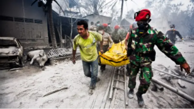 Salah-satu karya seri Kemal Jufri, yang diambilnya dari lereng Gunung Merapi.
