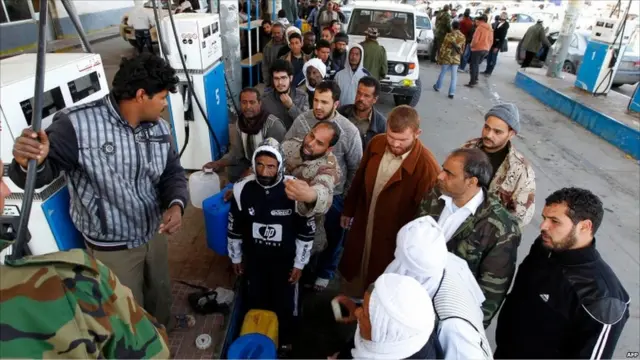 Antian BBM di Ajdabiya