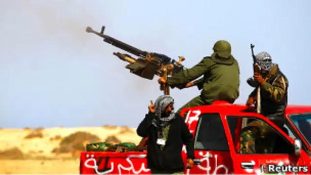 Ливийские повстанцы покидают Бин-Джавад