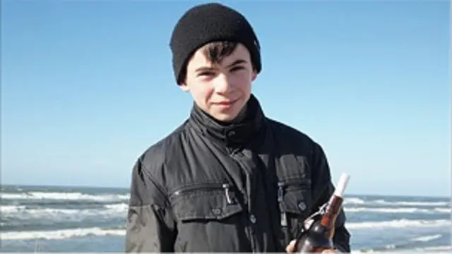 Surat dalam botol itu dikirim oleh warga Jerman di tahun 1987 dan ditemukan Daniil Korotkih pada sebuah pantai di Rusia.
