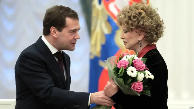 Порно және тамшымен әдемі қынап