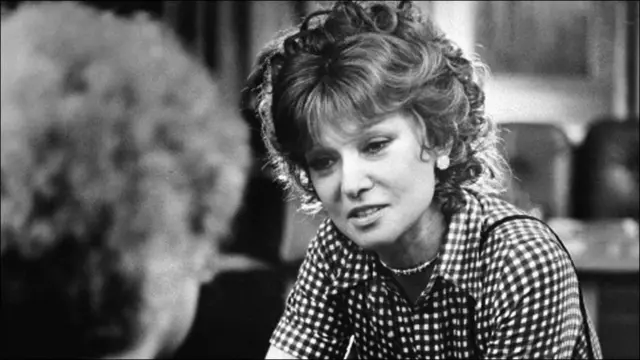 Әйелді ынталандырған ер адамның анальді суреті