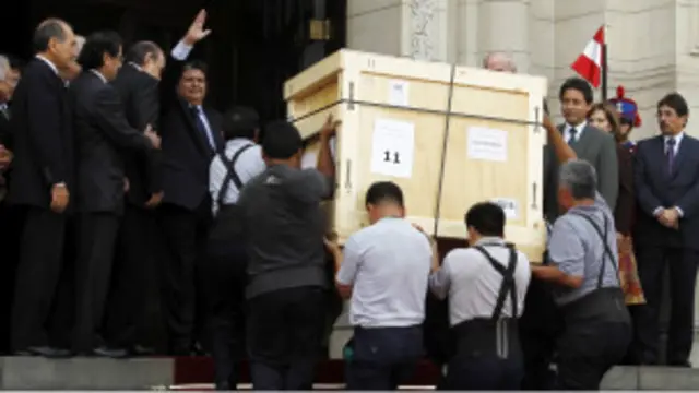 Presiden Peru menyambut kontainer artefak Inca 