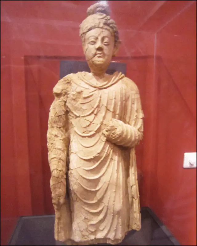 پیکره گلی بازسازی شده.