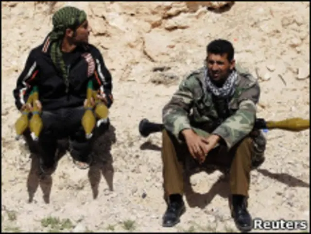 نیروهای مخالف مسلح در نبرد با نیروهای قذافی در روزهای اخیر، شکست های متعددی خورده اند