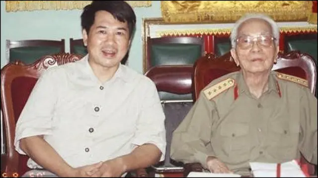 TS Cù Huy Hà Vũ trong một lần tới thăm Đại tướng Võ Nguyên Giáp