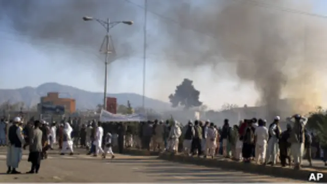 Serangan massa ke kantor PBB Mazar-i-Sharif