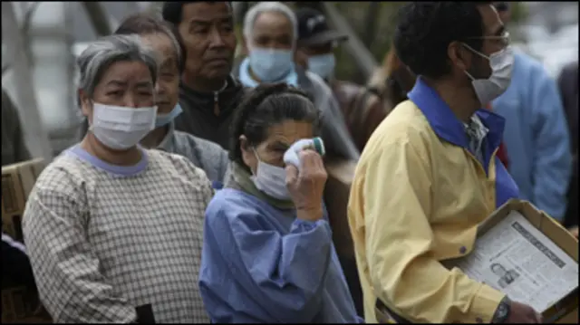 Người dân trong vùng nhiễm xạ