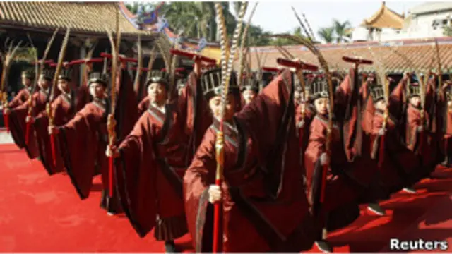 Ceremonia en templo de Confucio en Taipéi
