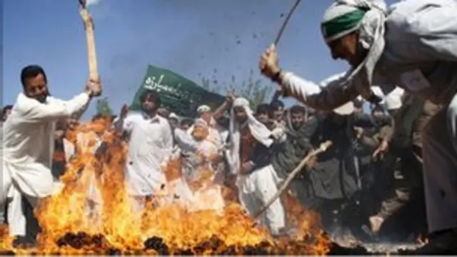 قرآن کو جلائے جانے کے خلاف بگرام ہوائی اڈے کے باہر بڑے پیمانے پر احتجاجی مظاہرہ کیا گیا۔