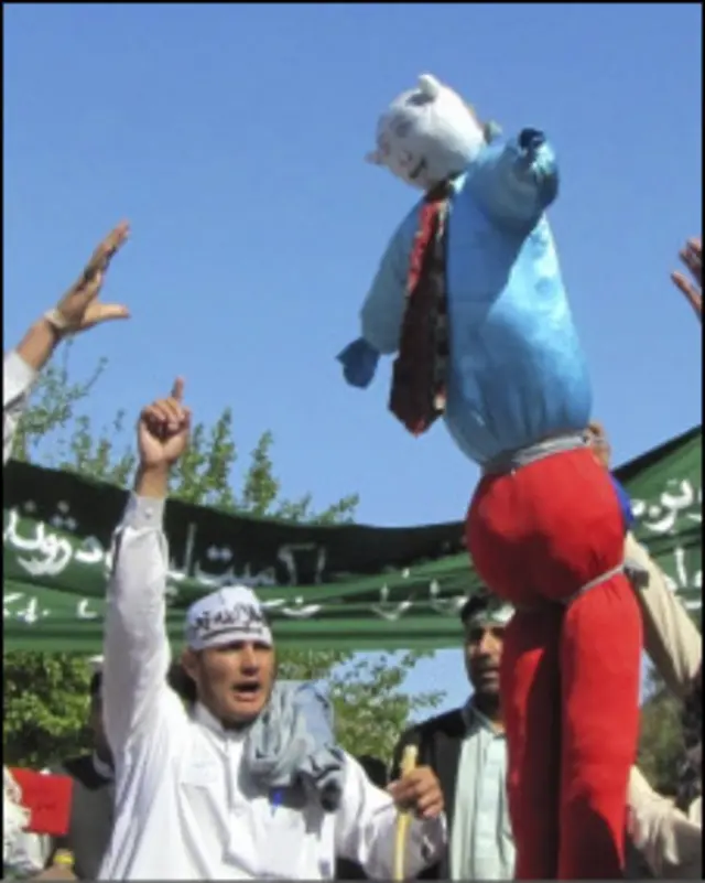 پرامن مظاہرین اچانک مشتعل ہو گئے اور انہوں نے اقوام متحدہ کی عمارت پر حملہ کر دیا: اہلکار