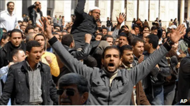 متظاهرون سوريون