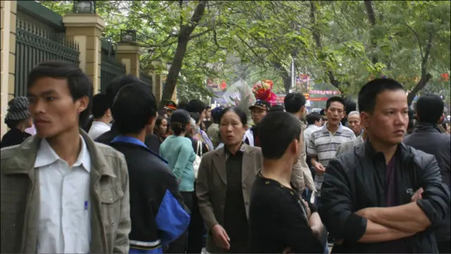 Cùng có mặt là một số đông người Công giáo ủng hộ tiến sỹ Cù Huy Hà Vũ.