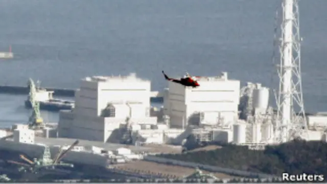 Вертолет над реактором