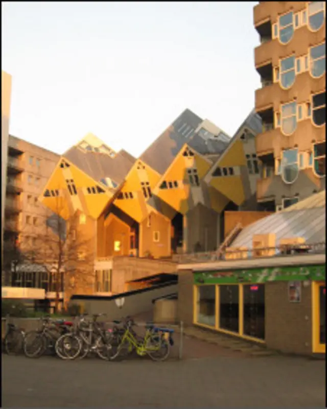 Більшість голландців вже давно пересуваються у містах на велосипедах. Тепер і тепло у їхніх будинках постачається завядки енергії, яка "завжди під рукою"