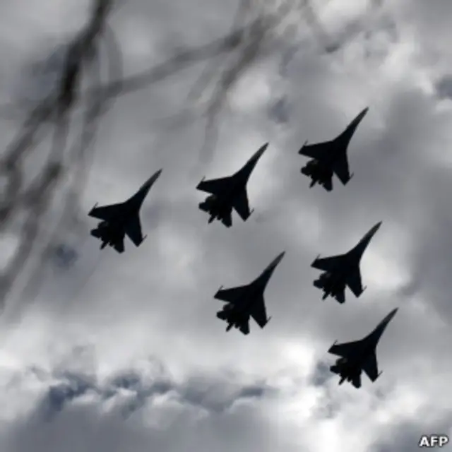 "Русские витязи" в небе над подмосковной Кубинкой