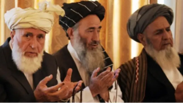 ځینې افغانان خبرې اترې د لانجې له حل سره مرسته بولي