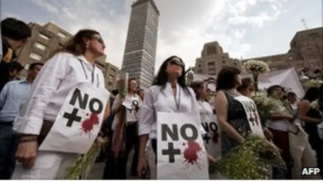 Pengunjukrasa menganggap kebijakan pemerintah memerangi geng narkoba tidak berhasil.