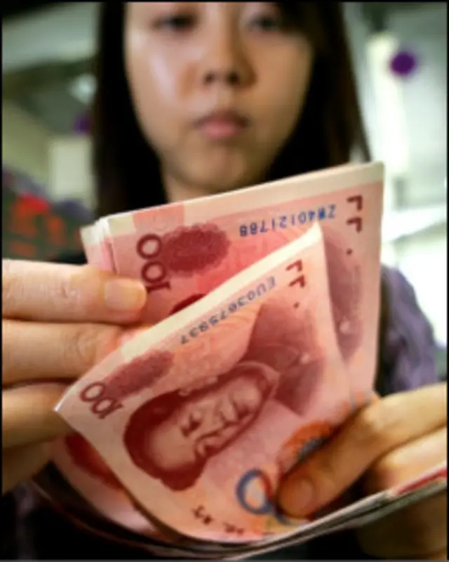 Một nghiên cứu mới công bố nói rằng lượng tiền tương đương 120 tỷ đô la đã bị các nhân viên Trung Quốc tuồn lậu ra nước ngoài.