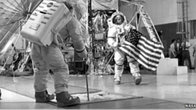 Подготовка астронавтов к высадке на Луне
