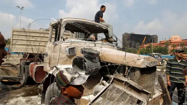 Bekas kekerasan unjuk rasa di Tahrir