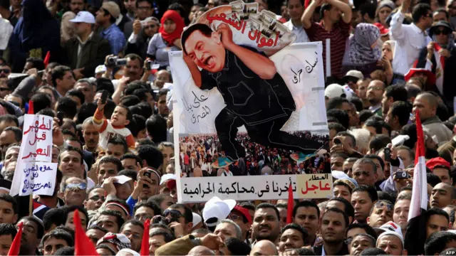 Pengunjuk rasa mendesak Mubarak diadili