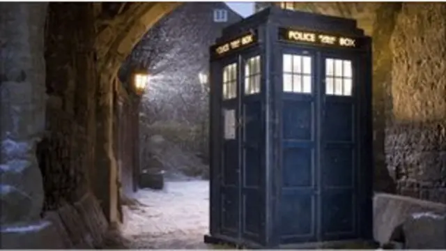 Тардіс - машина часу з серіалу Доктор Хто