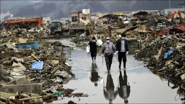 Спустошене північно-східне узбережжя країни. 