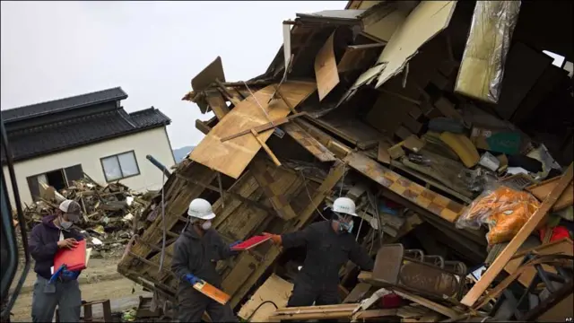 Влада каже, що людей "напризволяще не залишать".