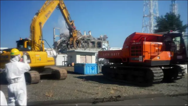 Влада повідомила про розширення зони довкола пошкодженої АЕС, де використовують техніку з дистанційним управлінням. 